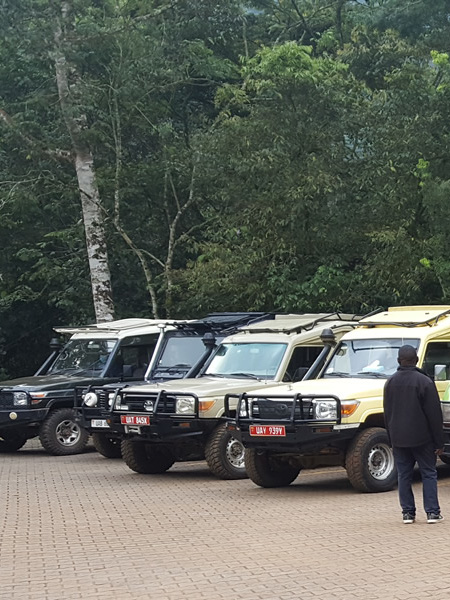 Rent a driver in Kenya - Cruiser with Pop-up Roof photo2